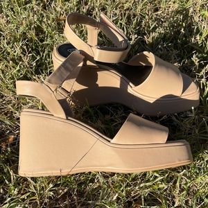 NWT Gianni Bini Platform Wedges